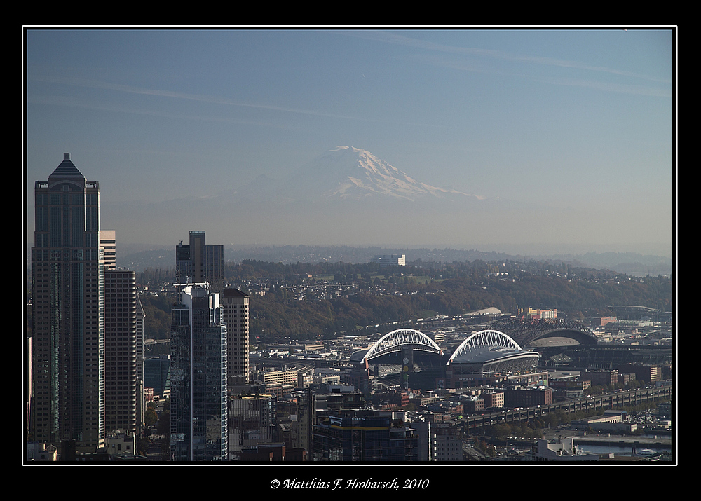 Skyline mit Berg