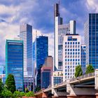 Skyline mit Brücke