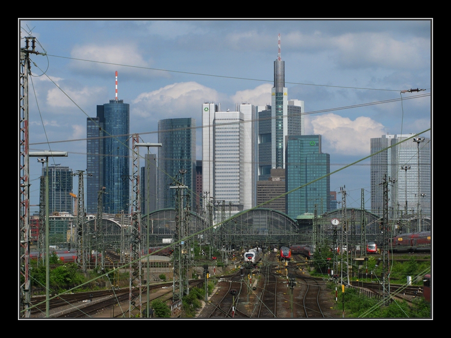 Skyline mit Frankfurt Hbf