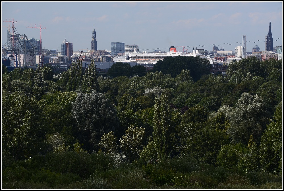 Skyline mit QM2