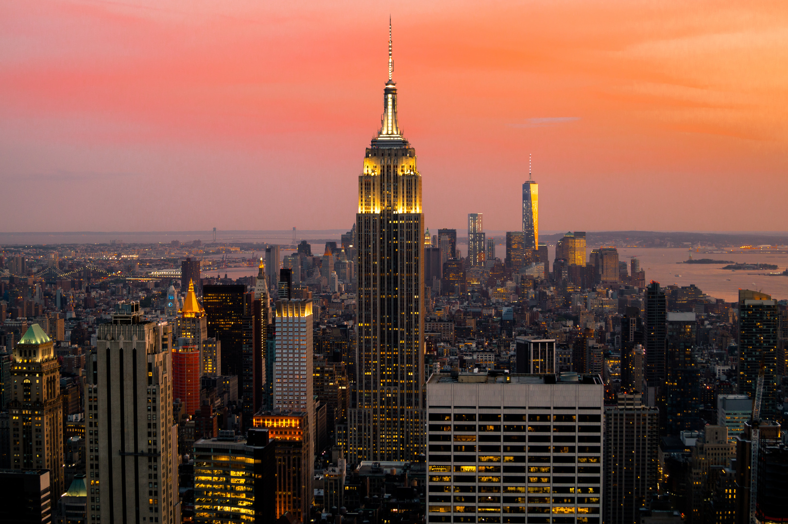 Skyline NYC am Abend mit Empire und Freedomtower