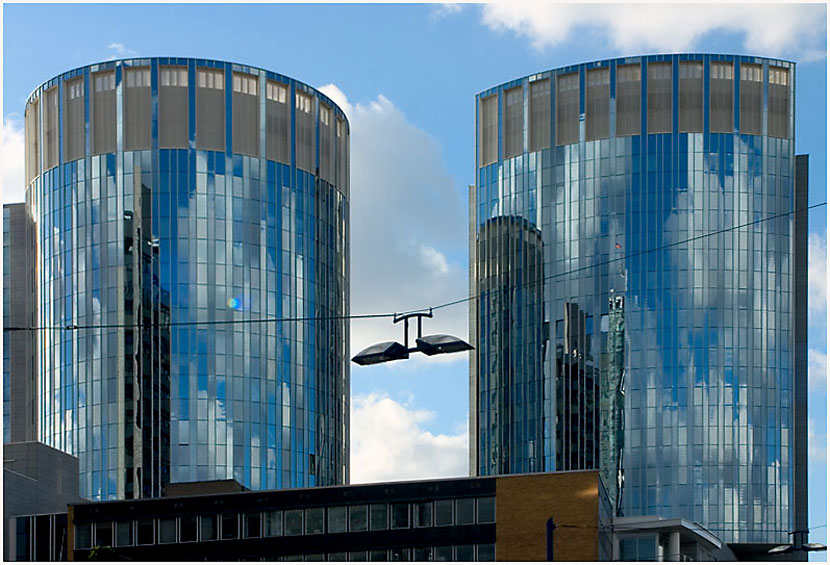 Skyline Offenbach im Spiegel