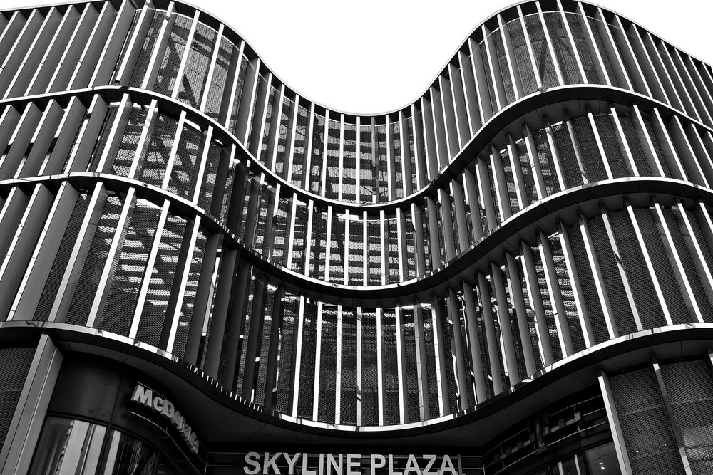 SKYLINE PLAZA