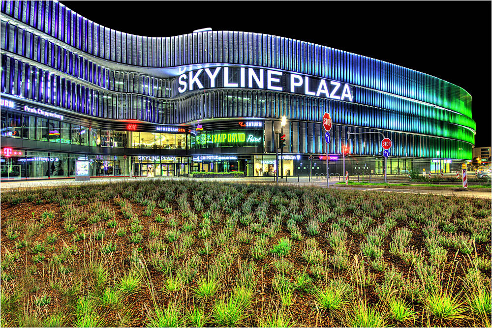 Skyline Plaza (II) Foto & Bild architektur, architektur bei nacht
