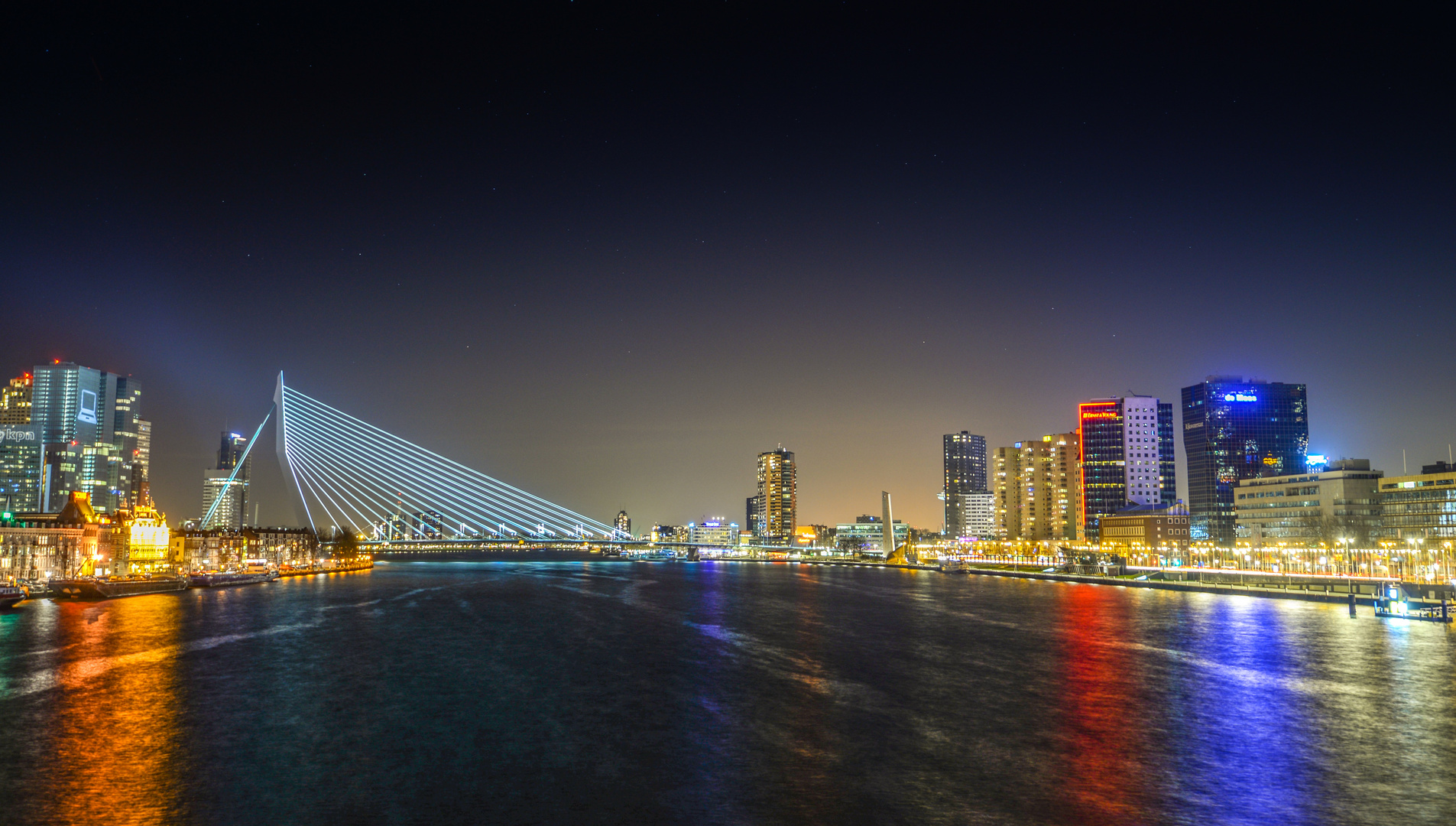 Skyline Rotterdam bei Nacht