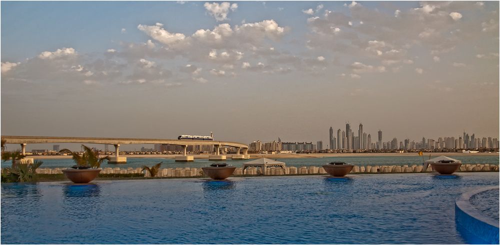 SKYLINE UND MONORAIL VOM ATLANTIS HOTEL