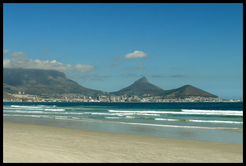 Skyline unterm Tafelberg