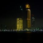 Skyline von Abu Dhabi bei Nacht (1)