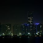 Skyline von Abu Dhabi bei Nacht (3)