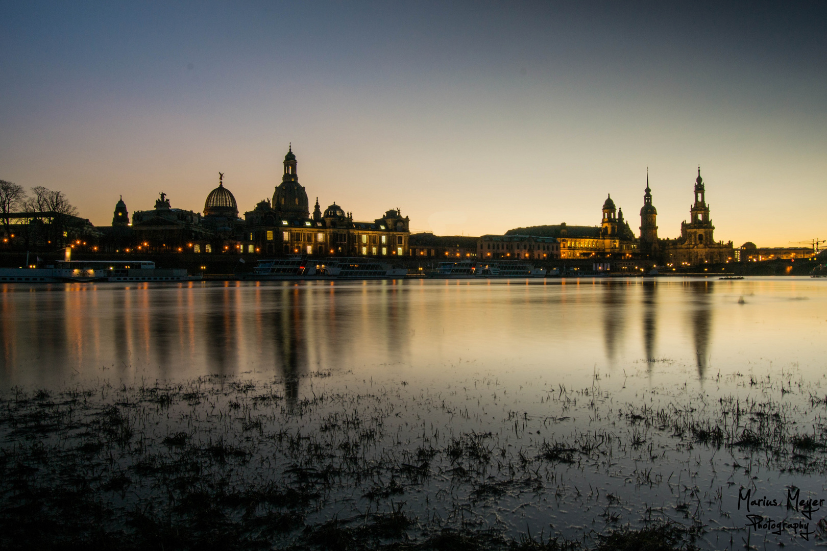 Skyline von Dresden kurz nach Sonnenuntergang