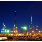 Skyline von Dubai bei Nacht