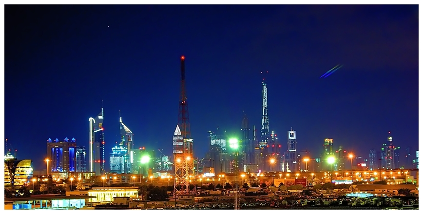 Skyline von Dubai bei Nacht