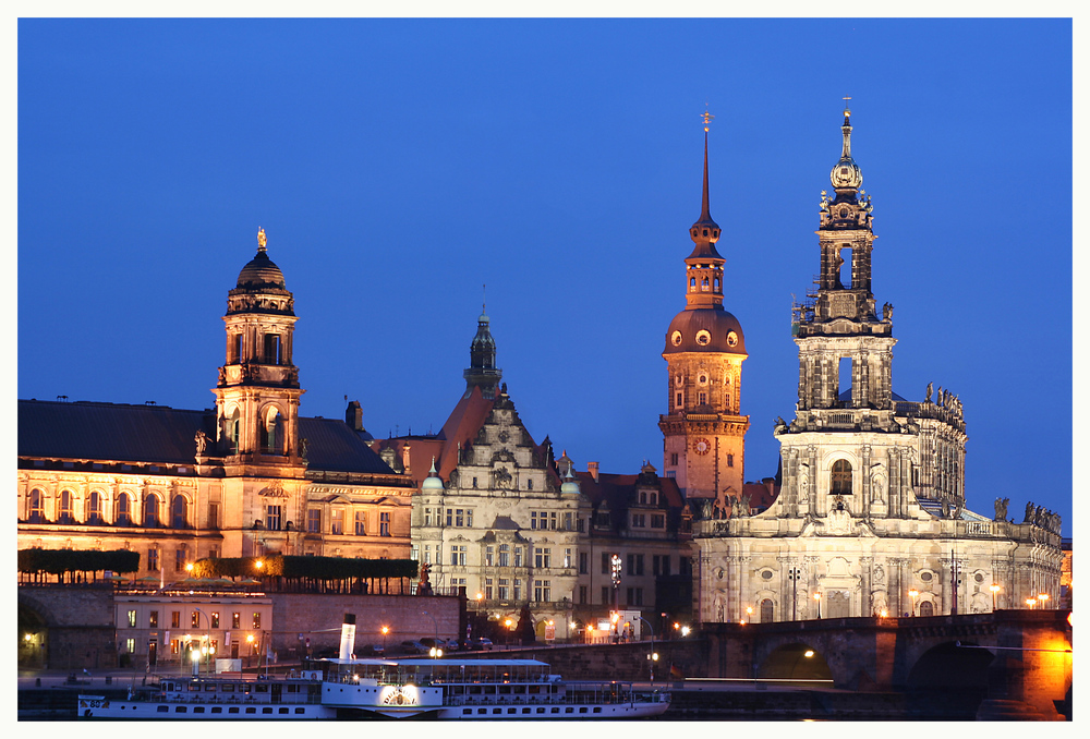 Skyline von Elbflorenz - ohne ("Raum"-) Schiff mit Lichtgeschwindigkeit