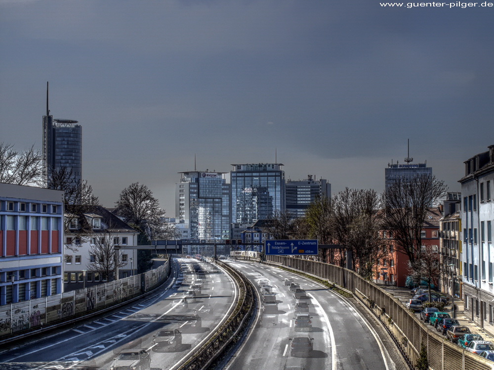 Skyline von Essen am Tag Foto & Bild | architektur, stadtlandschaft ...