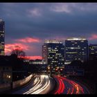 Skyline von Essen und Ruhrschnellweg in winterlicher Abendstimmung