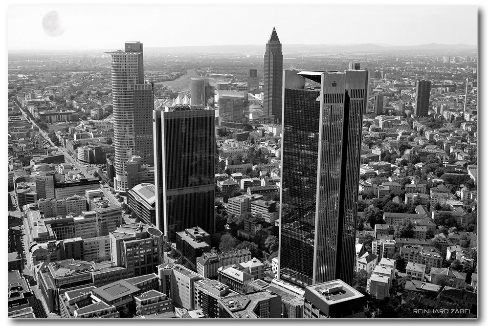 Skyline von Frankfurt am Main, aufgen. vom Aussichtsplateau des MainTowers