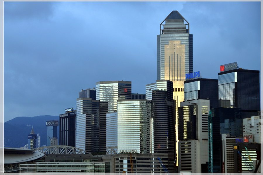 Skyline von Hongkong Island am Abend