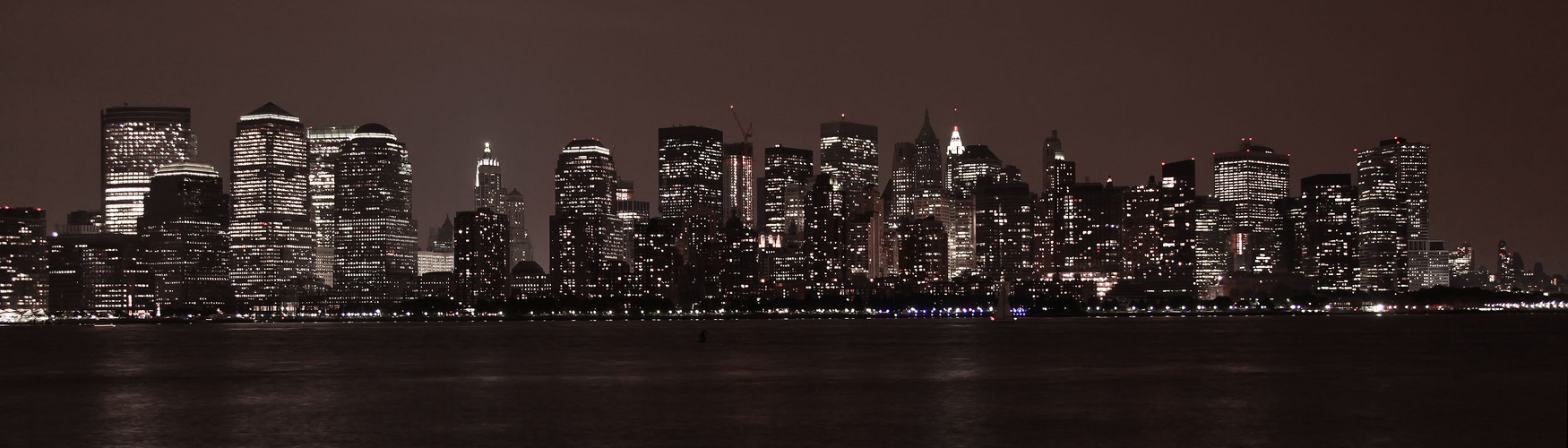 Skyline von Manhattan bei Nacht