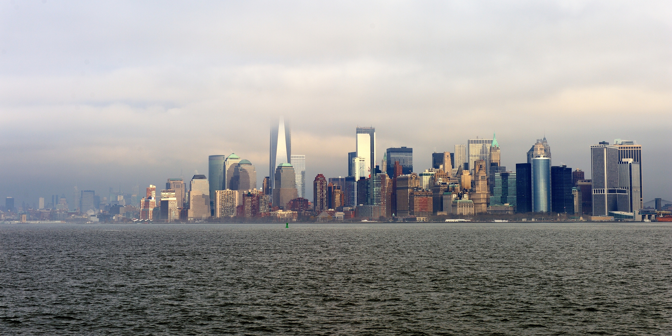 Skyline von Manhattan im Nebel