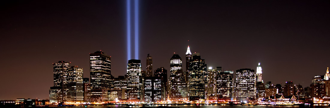 Skyline von New York bei Nacht