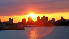 Skyline von New York bei Sonnenaufgang