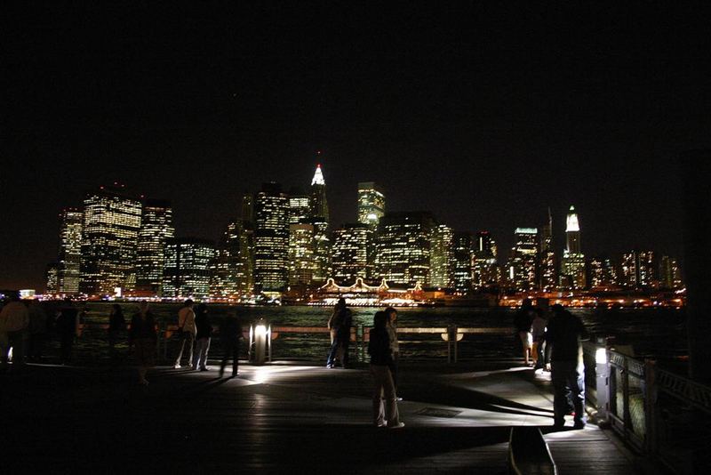 Skyline von NY bei Nacht