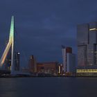 Skyline von Rotterdam zur blauen Stunde