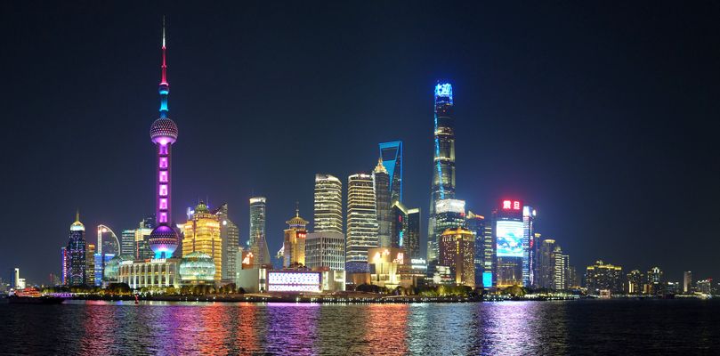 Skyline von Shanghai bei Nacht