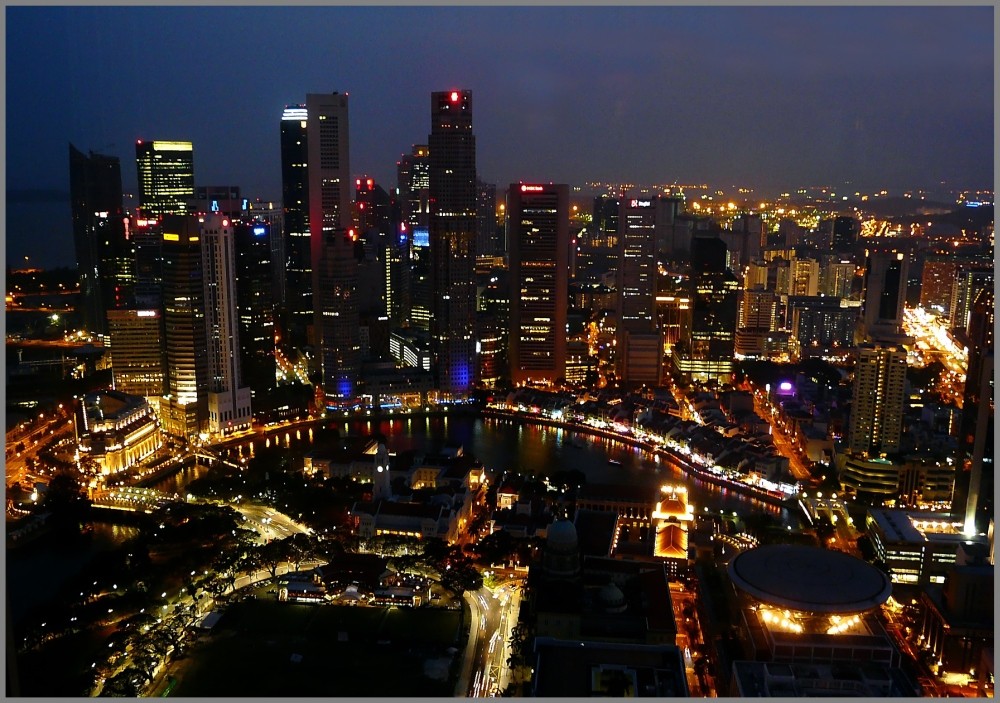 Skyline von Singapore bei Nacht