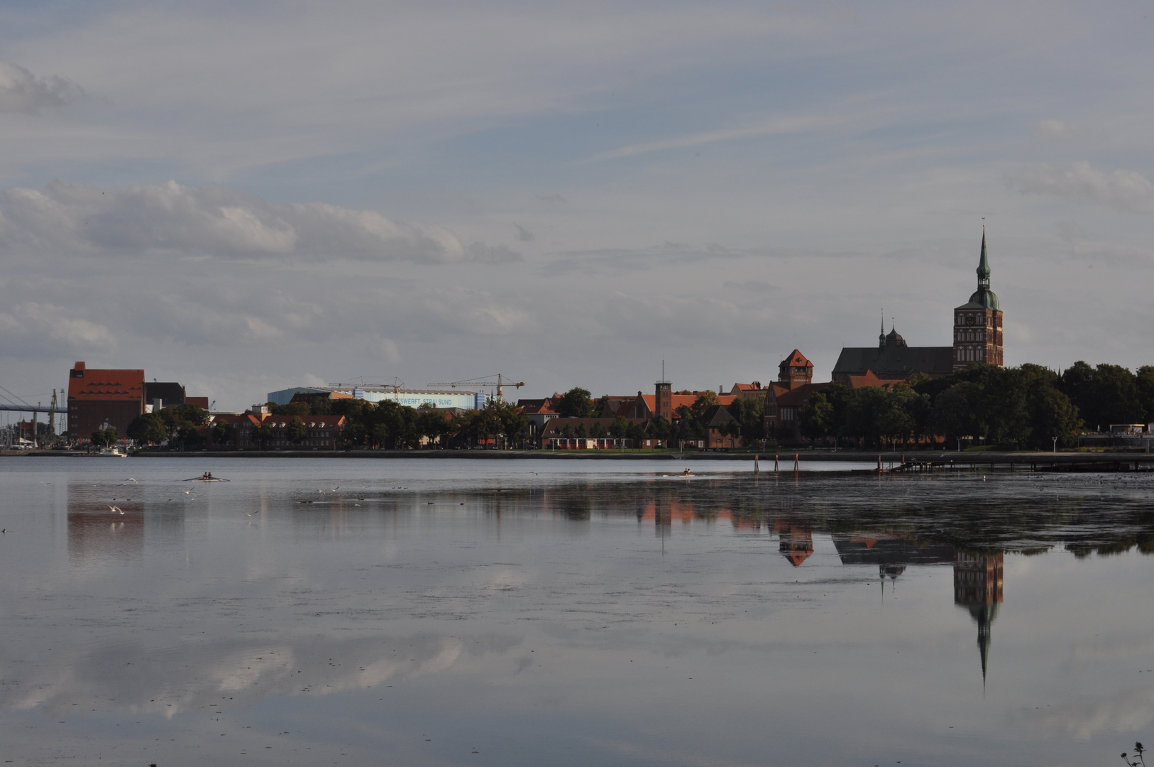 "Skyline" von Stralsund mit Spiegelung