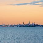 Skyline von Tallinn bei Sonnenuntergang