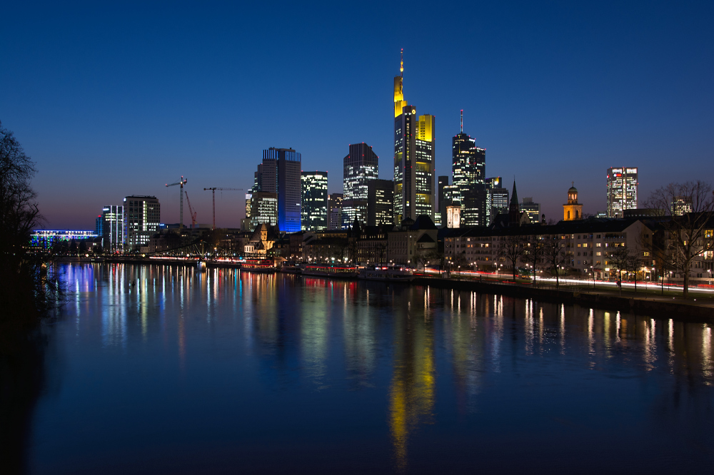 Skyline zur blauen Stunde