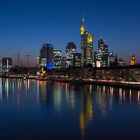 Skyline zur blauen Stunde