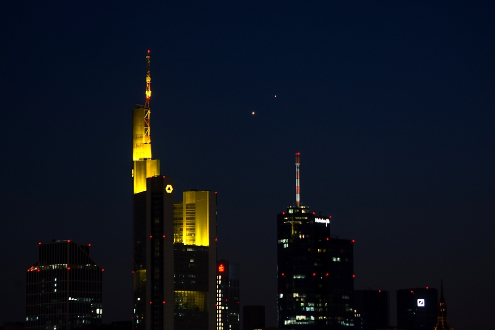 Skylinedetail mit Venus-Jupiter-Konjunktion