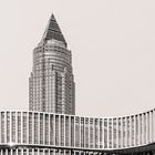 Skylineplaza und Messeturm in Frankfurt