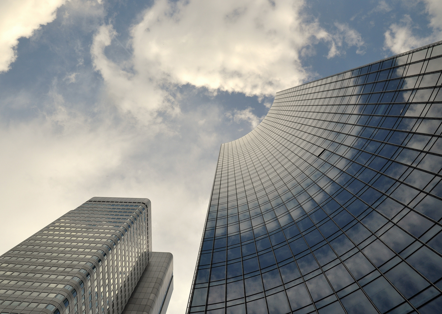 Skyper und Jürgen-Ponto-Hochhaus