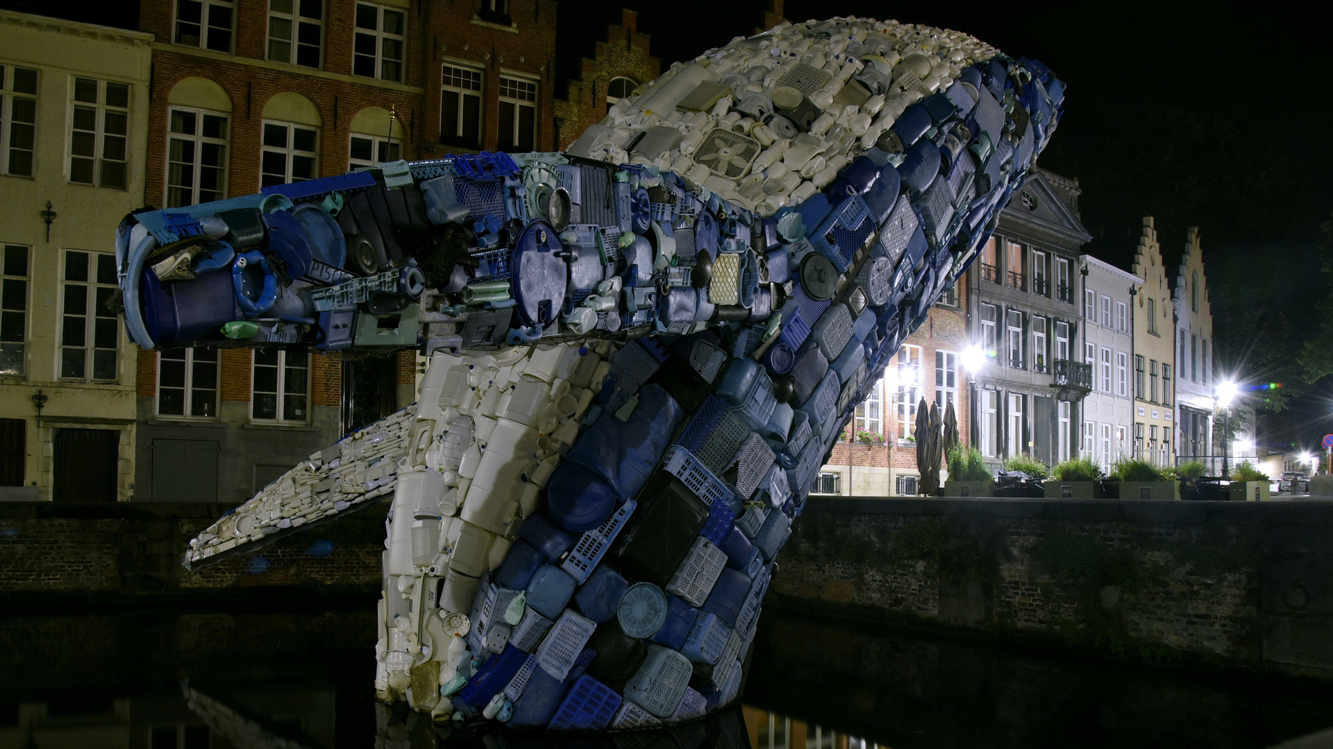 SKYSCRAPER - (the Bruges Whale) - Triennale Brügge