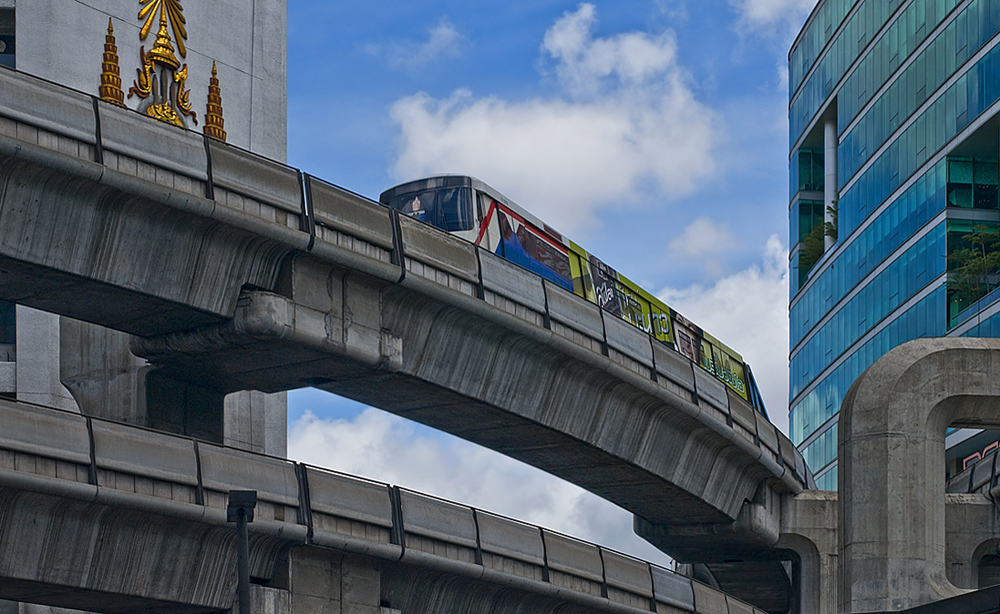 skytrain in bangkok