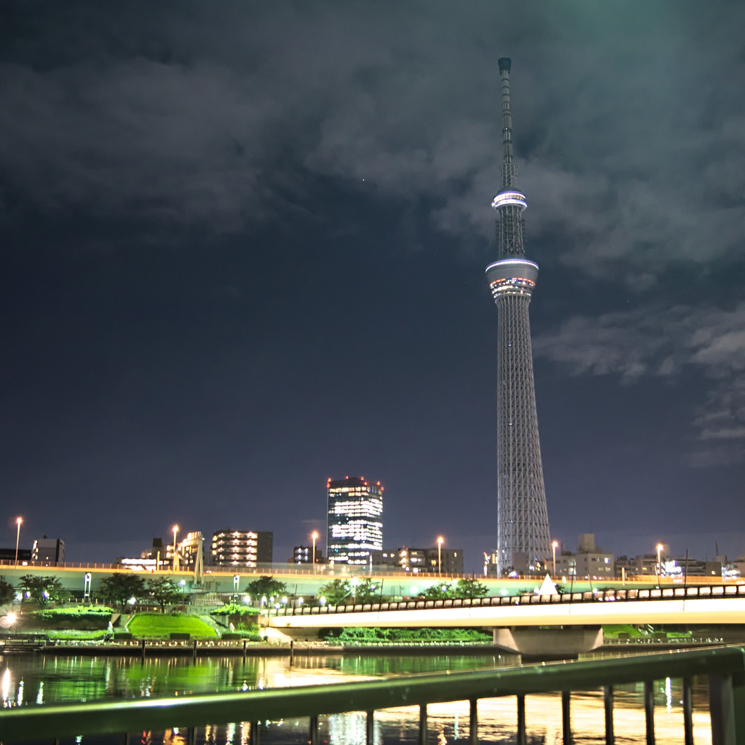 Skytree bei Nacht. 