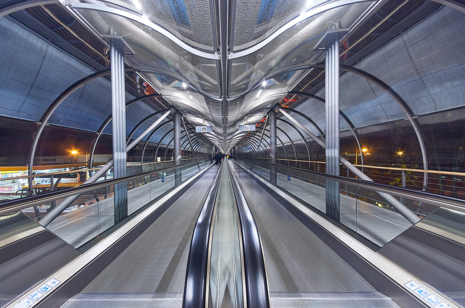 Skywalk... Foto & Bild architektur, hannover, rolltreppe Bilder auf