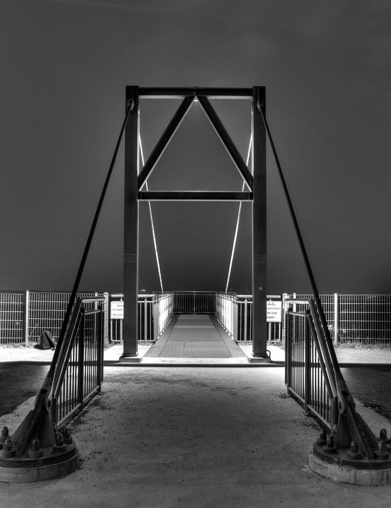 Skywalk, monochrome bgw