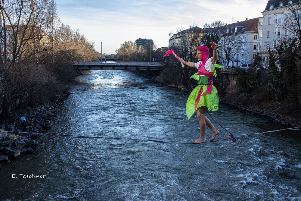 Slackline über der Mur in Graz