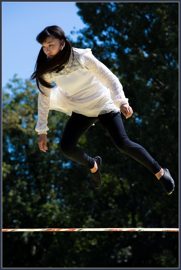 Slacklinerin aus Japan