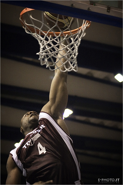 Slam-dunk close-up