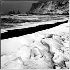 ÍSLAND, Reynisdrangar im Wintersturm 1/2