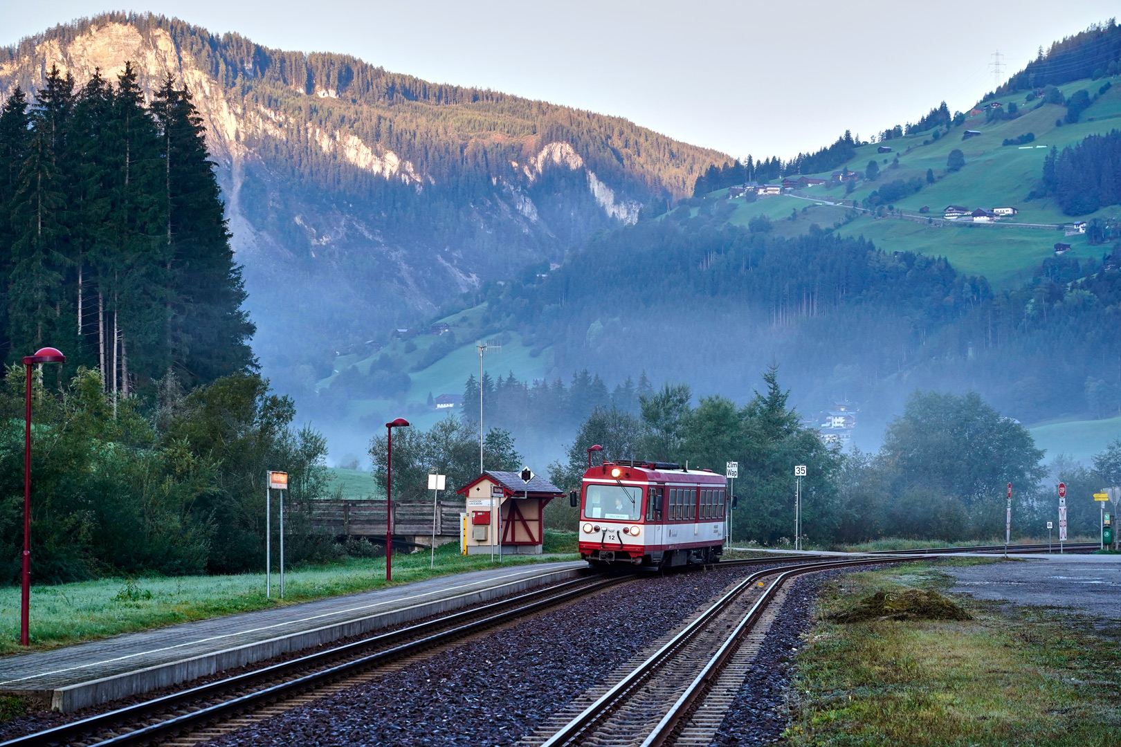 SLB Pinzgauer Lokalbahn_VTs 12_Wald im Pinzgau 01.10.2020 [PLB 3307 Krimml - Zell am See]