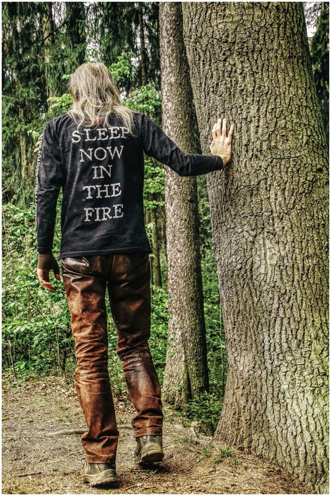 Sleep Now In The Fire Foto & Bild | people, world, outdoor ...