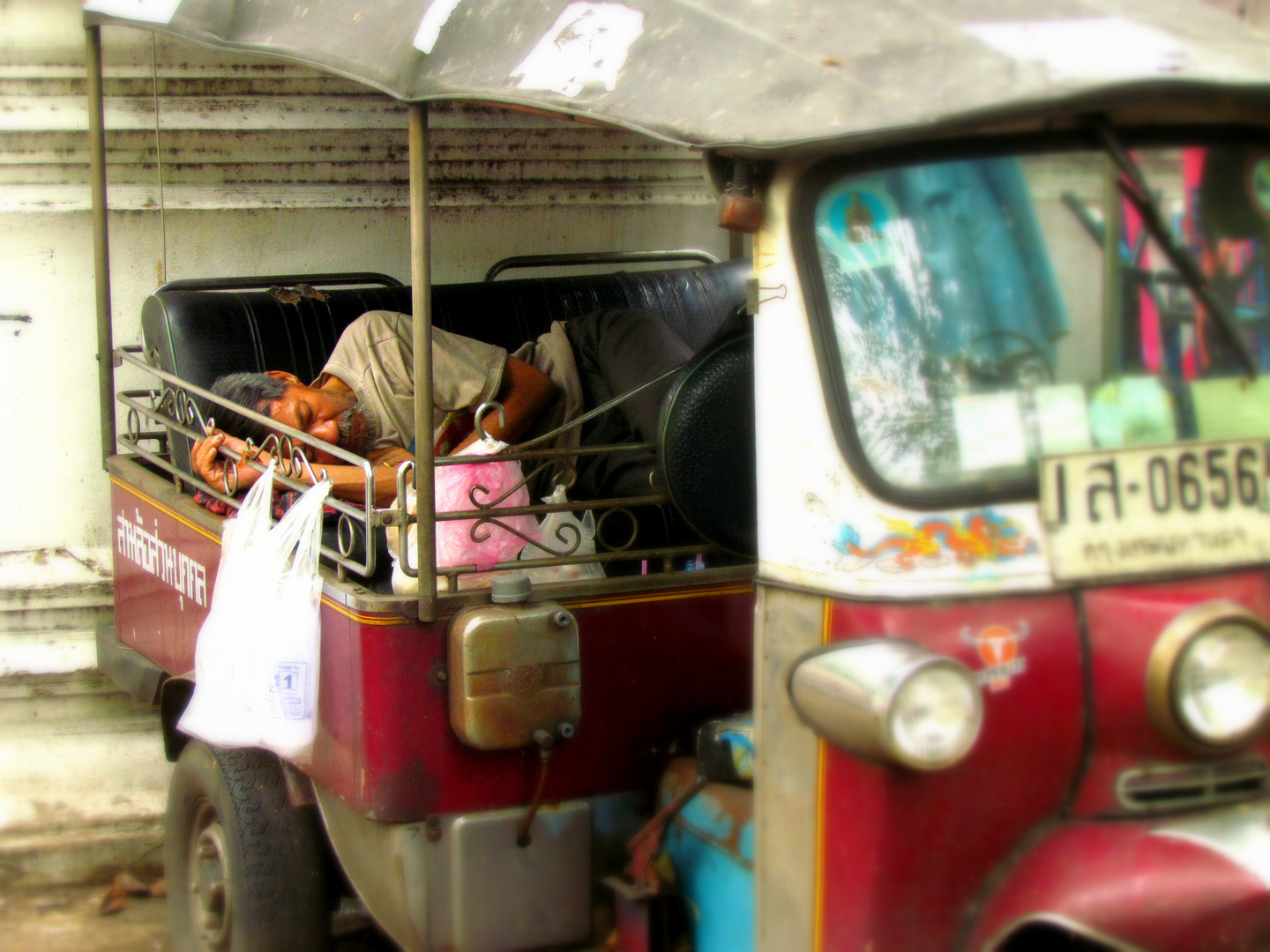 Sleeping in the tuk tuk