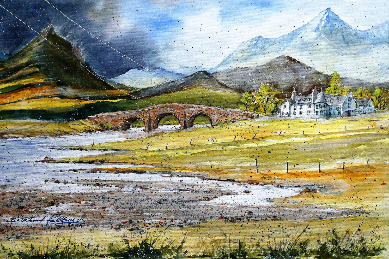 Sligachan Bridge und Hotel auf der Isle of Skye mit dem typischen schottischen Himmel