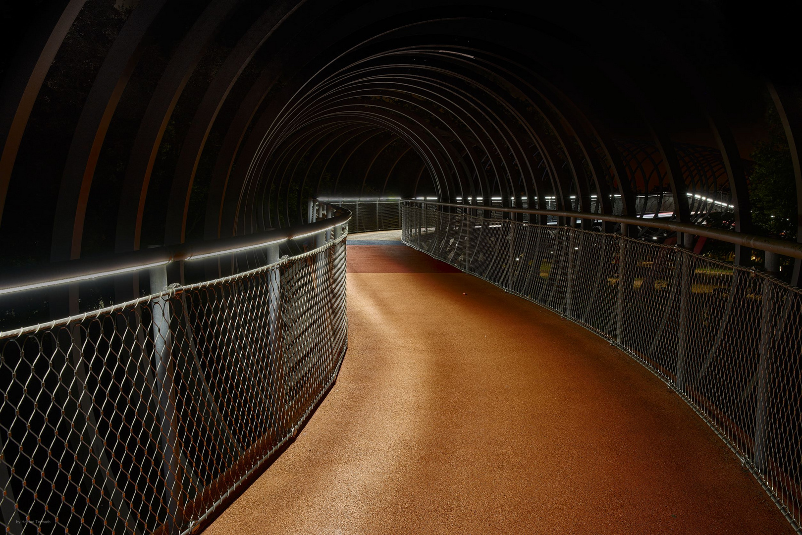 Slinky Springs to Fame Bridge in Oberhausen